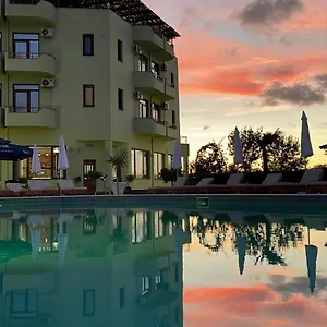  Hotel Paradise Laguna Vain Albánie